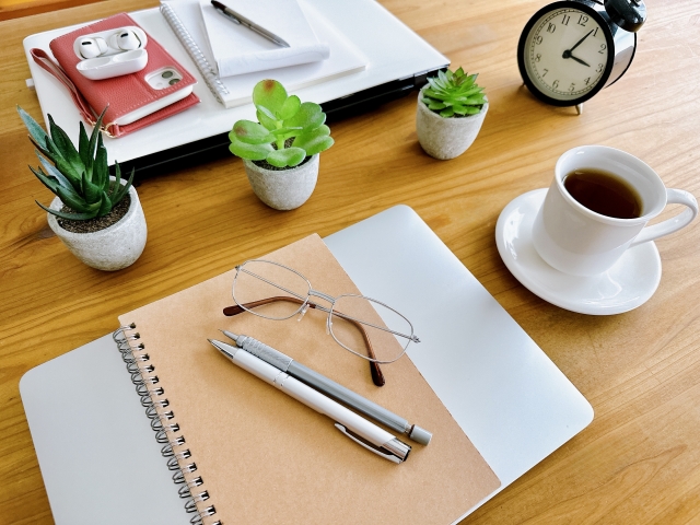 記録のためのノートとペン